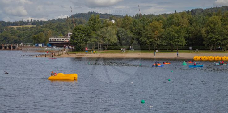 People enjoying watersports on a beautiful day at loch Lomond